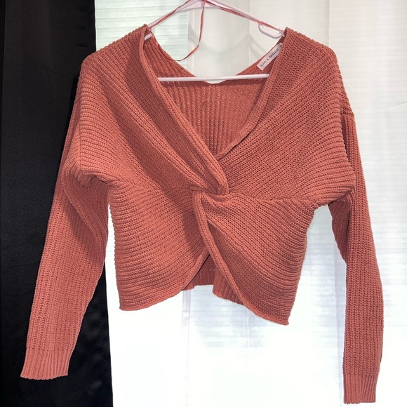Moon & Madison Off-the-Shoulder Knotted Sweater in Rust Size XS - Picture 1 of 4